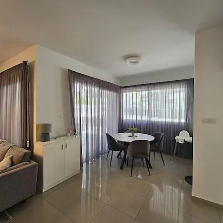 11 - Urban Oasis * Larnaka