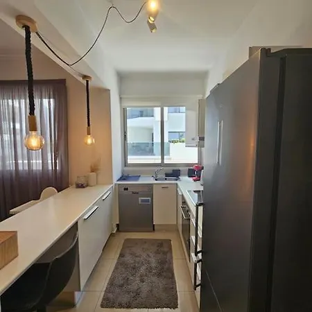 11 - Urban Oasis * לרנקה