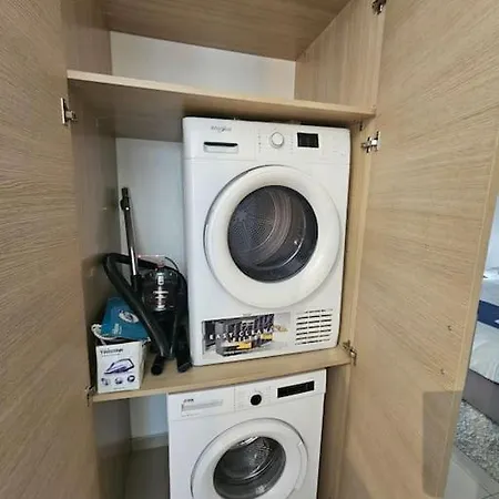 11 - Urban Oasis דירה לרנקה